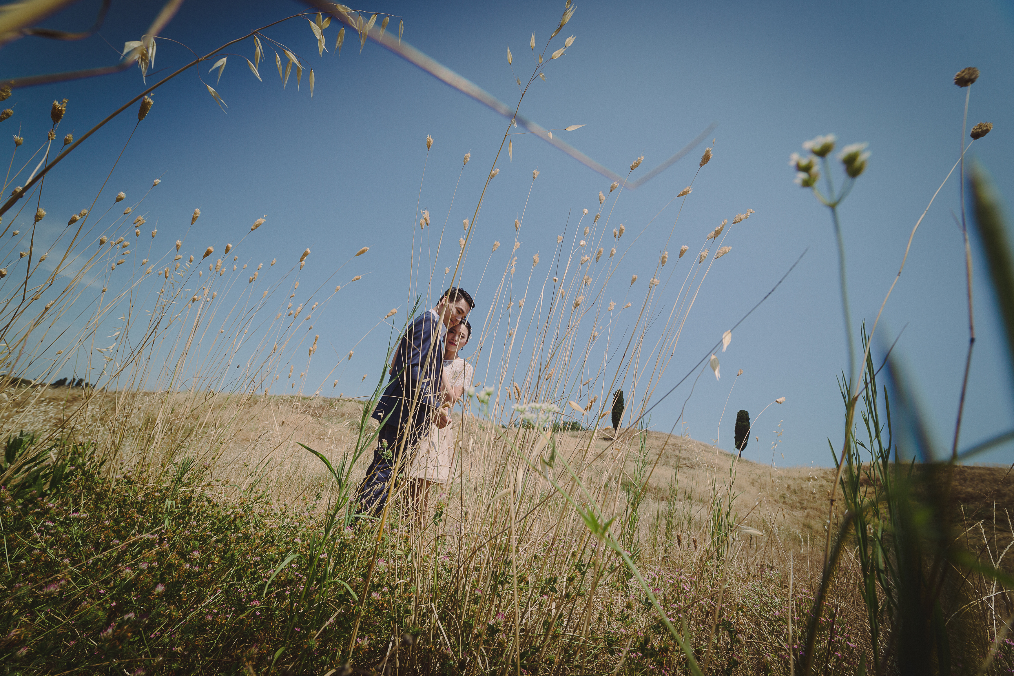 Elena Foresto Photographer Engagement in Tuscany